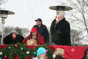 200_hville_christmas_prade_12052010.jpg