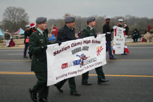 207_hville_christmas_prade_12052010.jpg