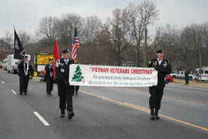209_hville_christmas_prade_12052010.jpg