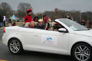 213_hville_christmas_prade_12052010.jpg