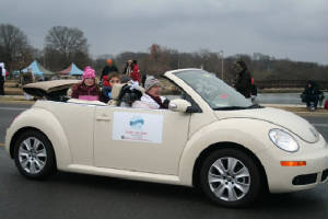 214_hville_christmas_prade_12052010.jpg