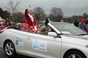 222_hville_christmas_prade_12052010.jpg