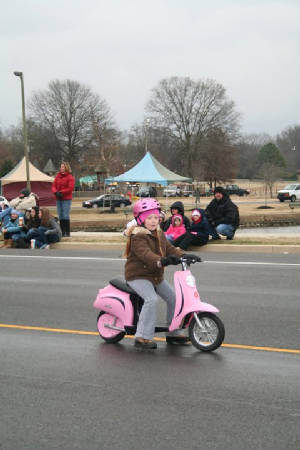230_hville_christmas_prade_12052010.jpg