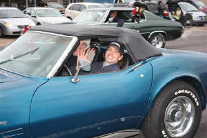 2726_hville_christmas_prade_12052010.jpg