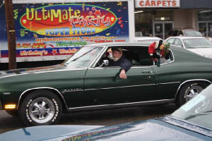 2727_hville_christmas_prade_12052010.jpg