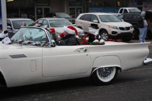 2729_hville_christmas_prade_12052010.jpg