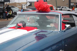 2730_hville_christmas_prade_12052010.jpg