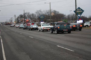 2733_hville_christmas_prade_12052010.jpg