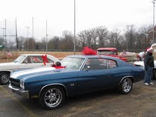 5742_hville_christmas_prade_12052010.jpg