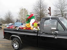 5743_hville_christmas_prade_12052010.jpg