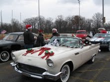 5745_hville_christmas_prade_12052010.jpg