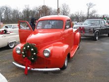 5746_hville_christmas_prade_12052010.jpg