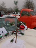57480_hville_christmas_prade_12052010.jpg