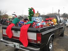 5749_hville_christmas_prade_12052010.jpg
