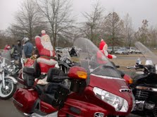 575200_hville_christmas_prade_12052010.jpg