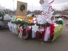 5768_hville_christmas_prade_12052010.jpg