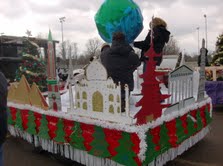 5775_hville_christmas_prade_12052010.jpg
