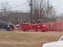 5787_hville_christmas_prade_12052010.jpg
